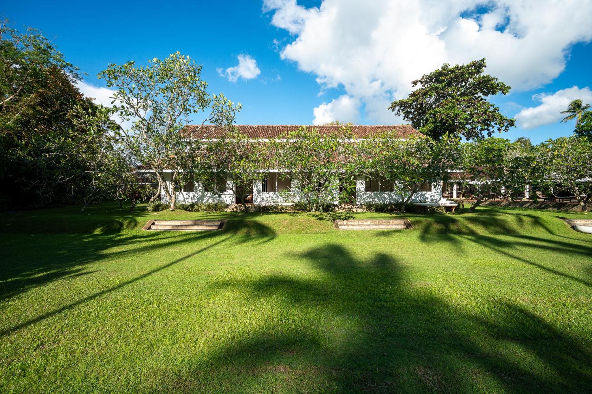Taru Villas - Rock Villa - Bentota Exterior foto
